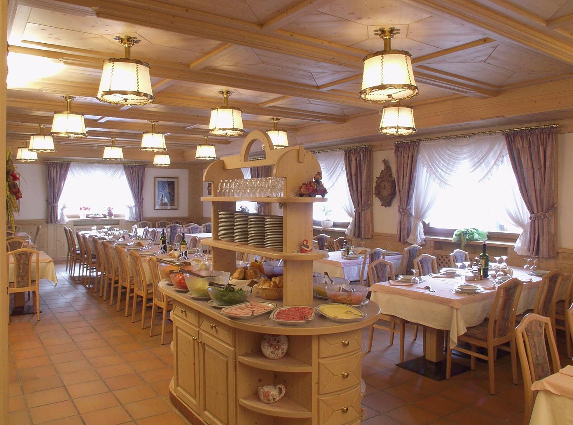 Hotel Villa Jolanda Ziano di Fiemme Exterior foto